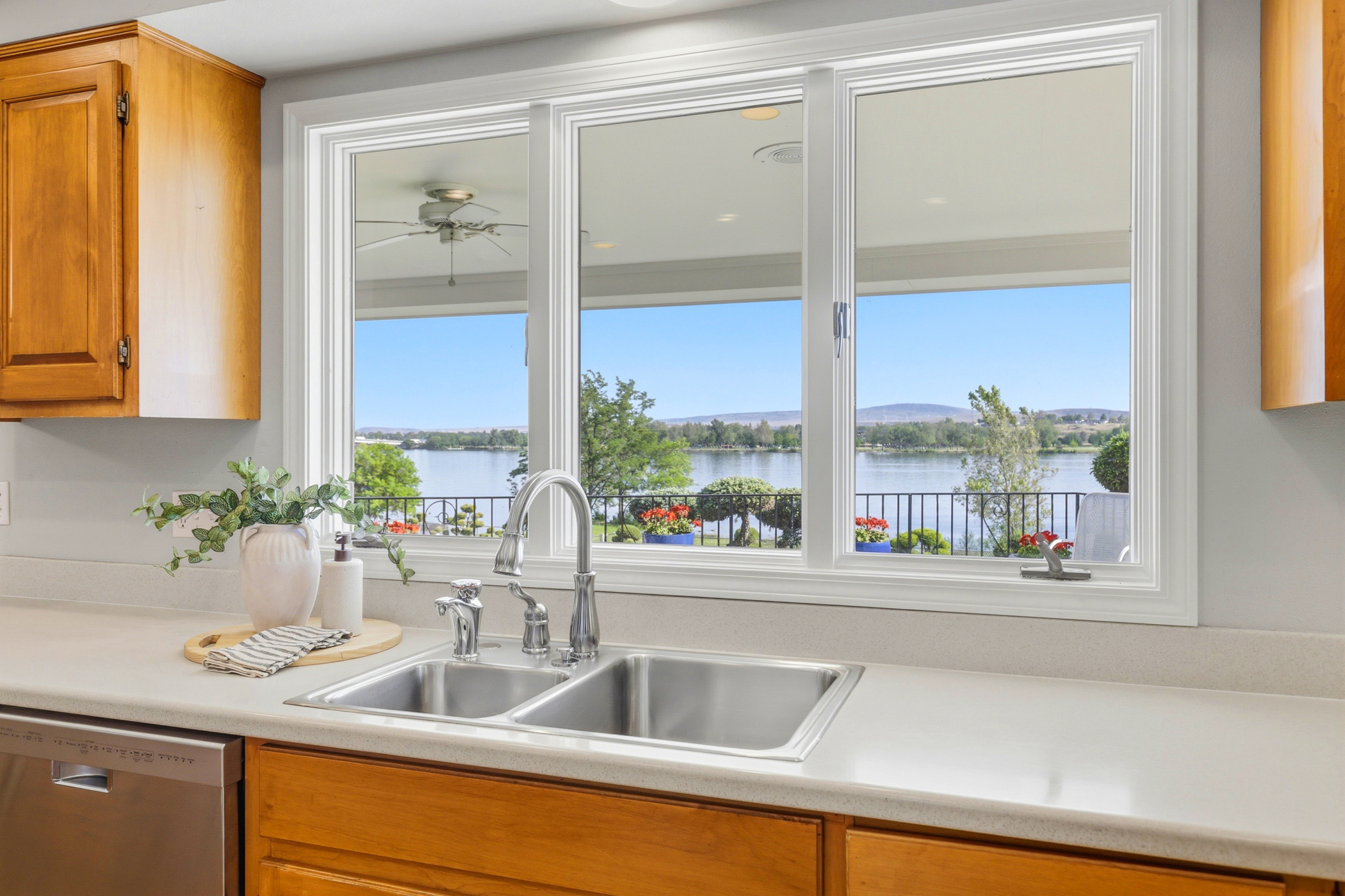  Prime Columbia River Frontage, Pool, large lot - 物件實景