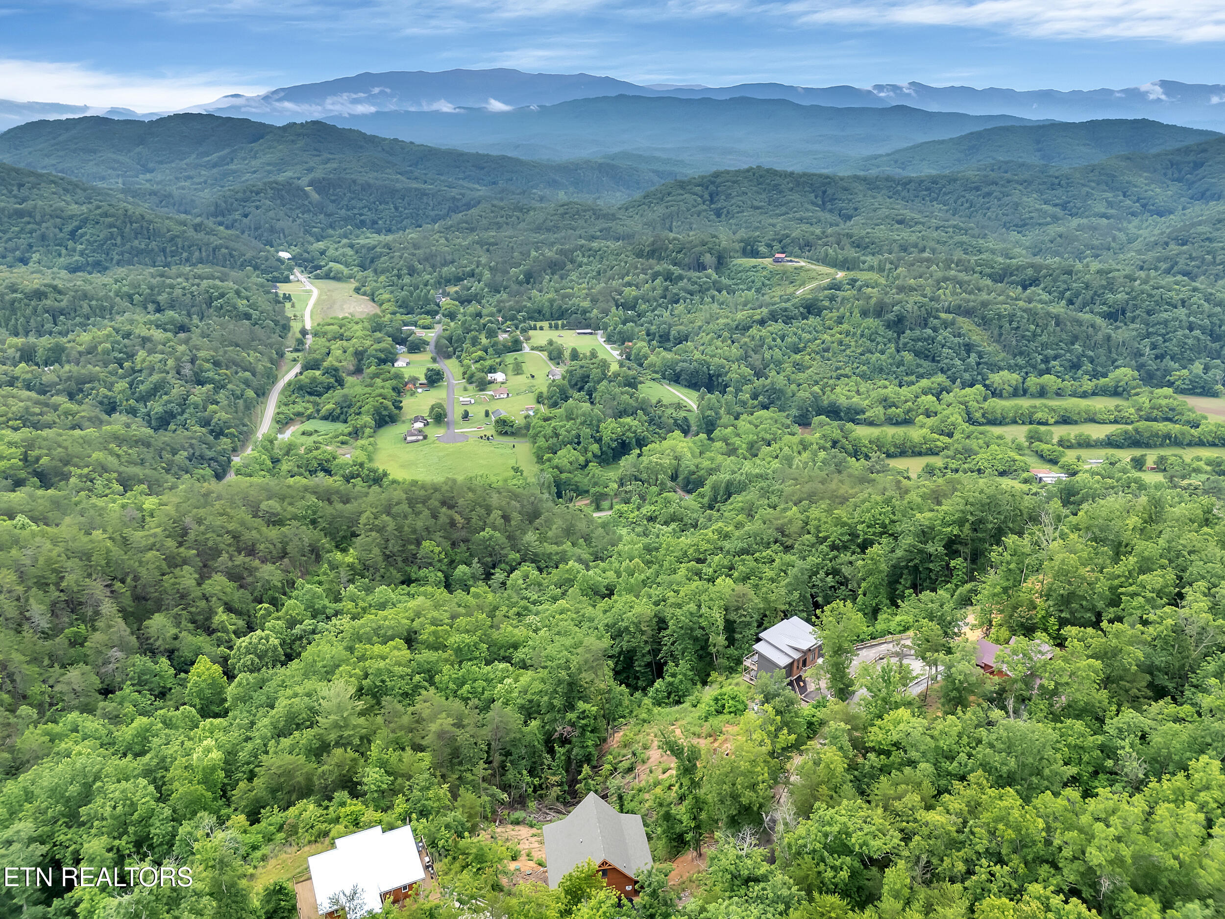 Sevierville, Tennessee, 37876, United States, 3 Bedrooms Bedrooms, ,4 BathroomsBathrooms,Residential,For Sale,1938196
