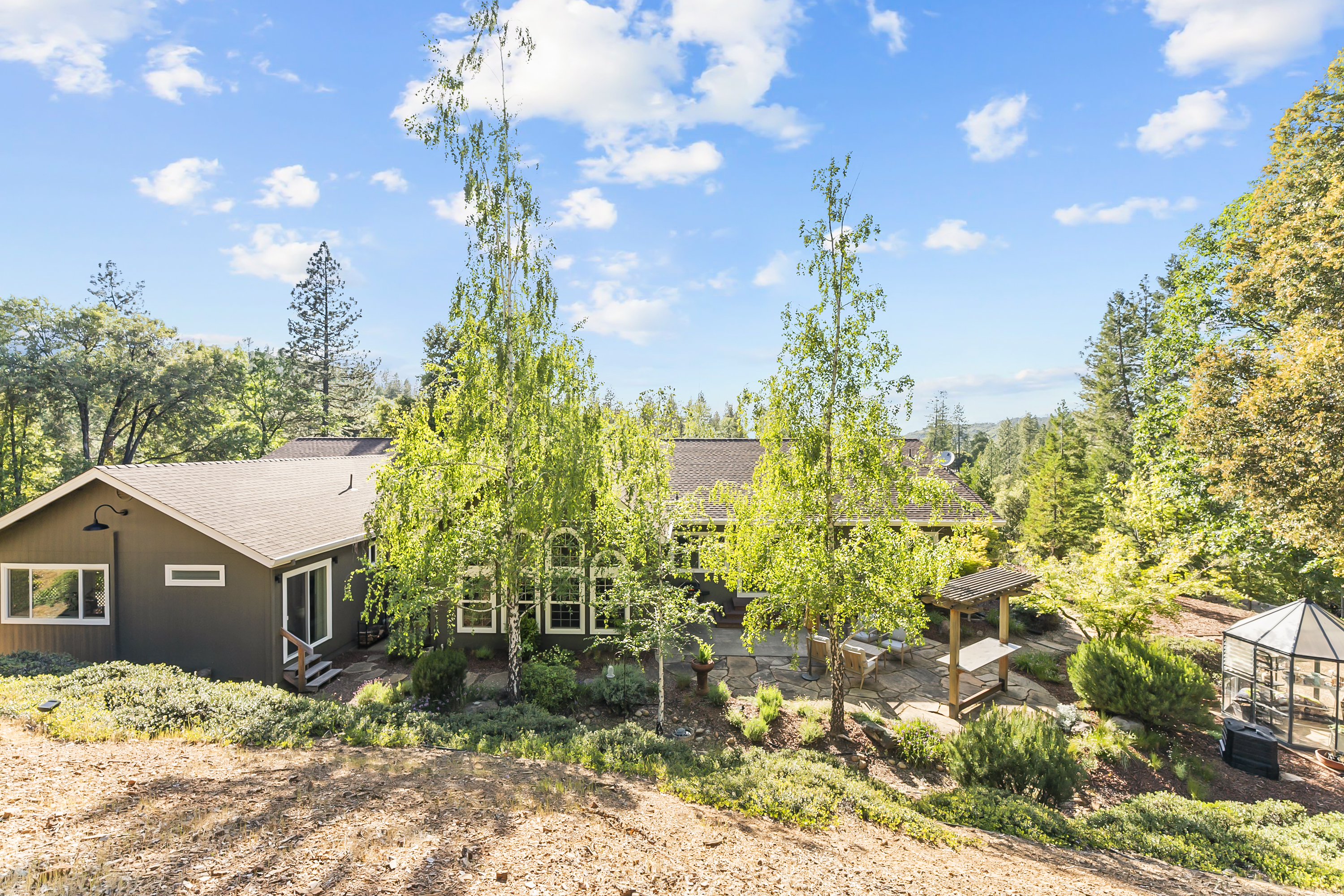  Thoughtfully Designed Living with Income Potential - 物件實景