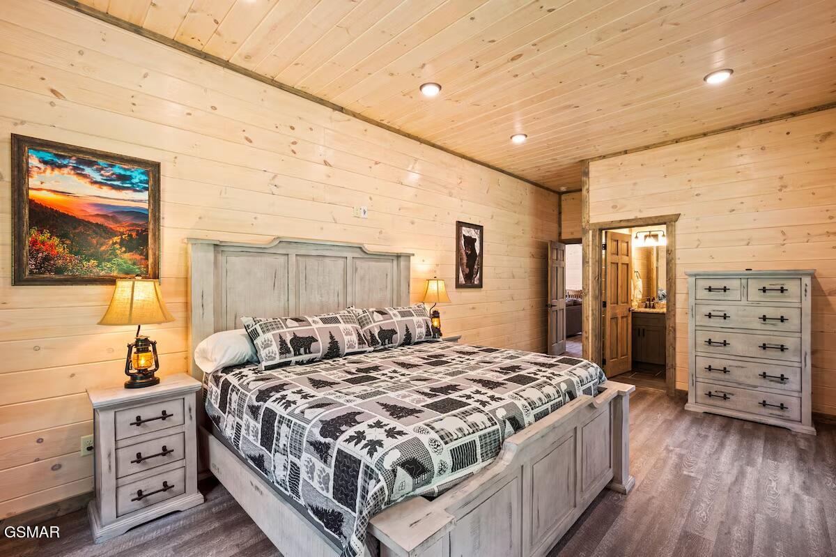 Gatlinburg, Tennessee, 37738, United States, 4 Bedrooms Bedrooms, ,5 BathroomsBathrooms,Residential,For Sale,2048286