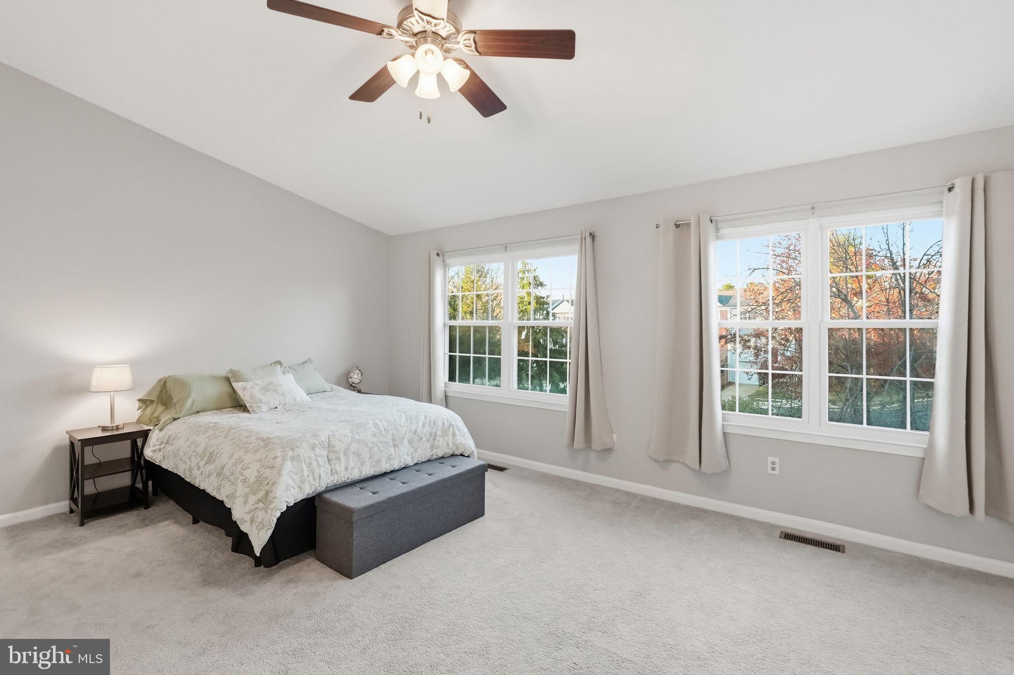 Fairfax, Virginia, 22033, United States, 2 Bedrooms Bedrooms, ,4 BathroomsBathrooms,Residential,For Sale,2001476