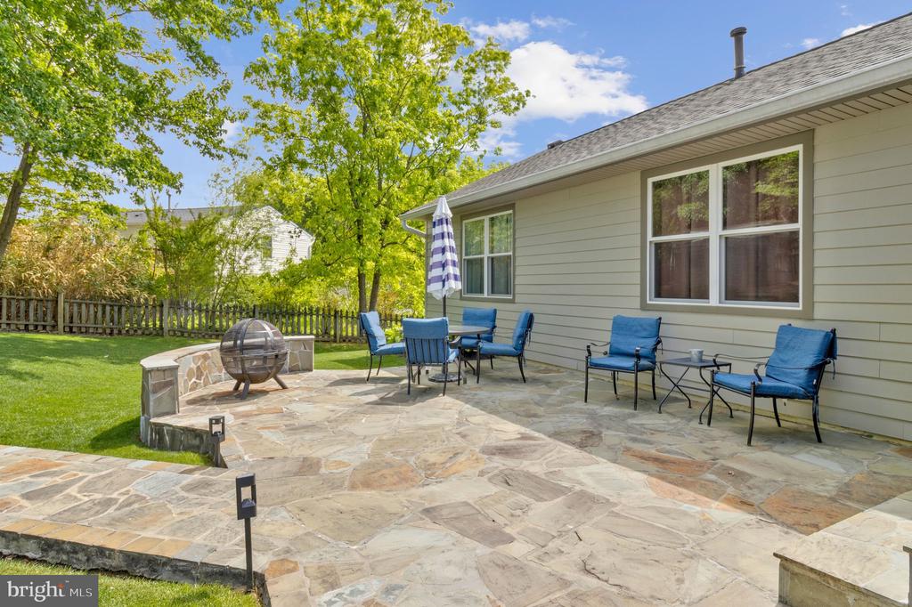 Burke, Virginia, 22015, United States, 3 Bedrooms Bedrooms, ,3 BathroomsBathrooms,Residential,For Sale,2049258