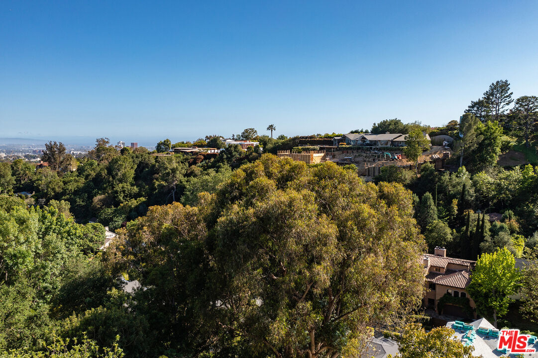 Los Angeles, California, 90049, United States, 2 Bedrooms Bedrooms, ,3 BathroomsBathrooms,Residential,For Sale,1819125