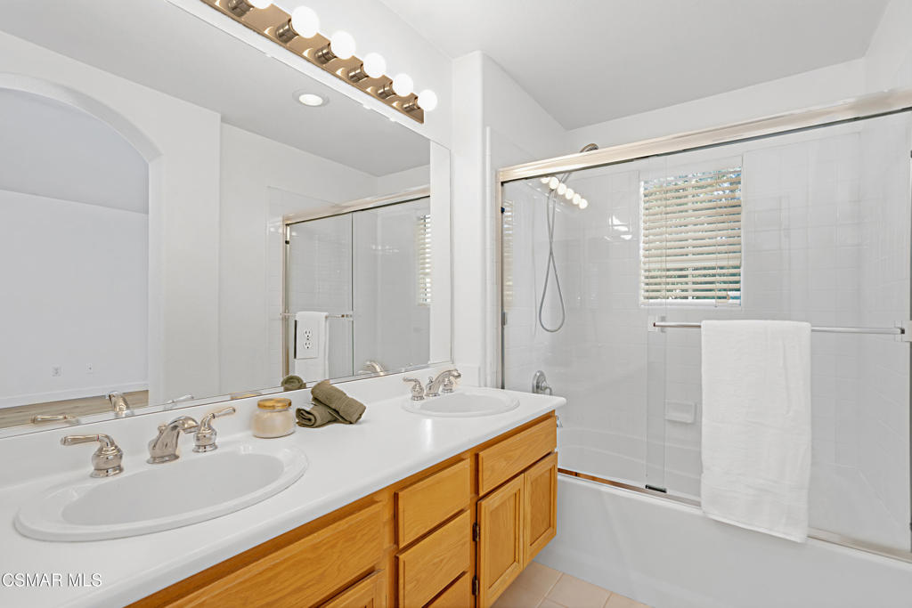 Westlake Village, California, 91362, United States, 2 Bedrooms Bedrooms, ,3 BathroomsBathrooms,Residential,For Sale,1987544