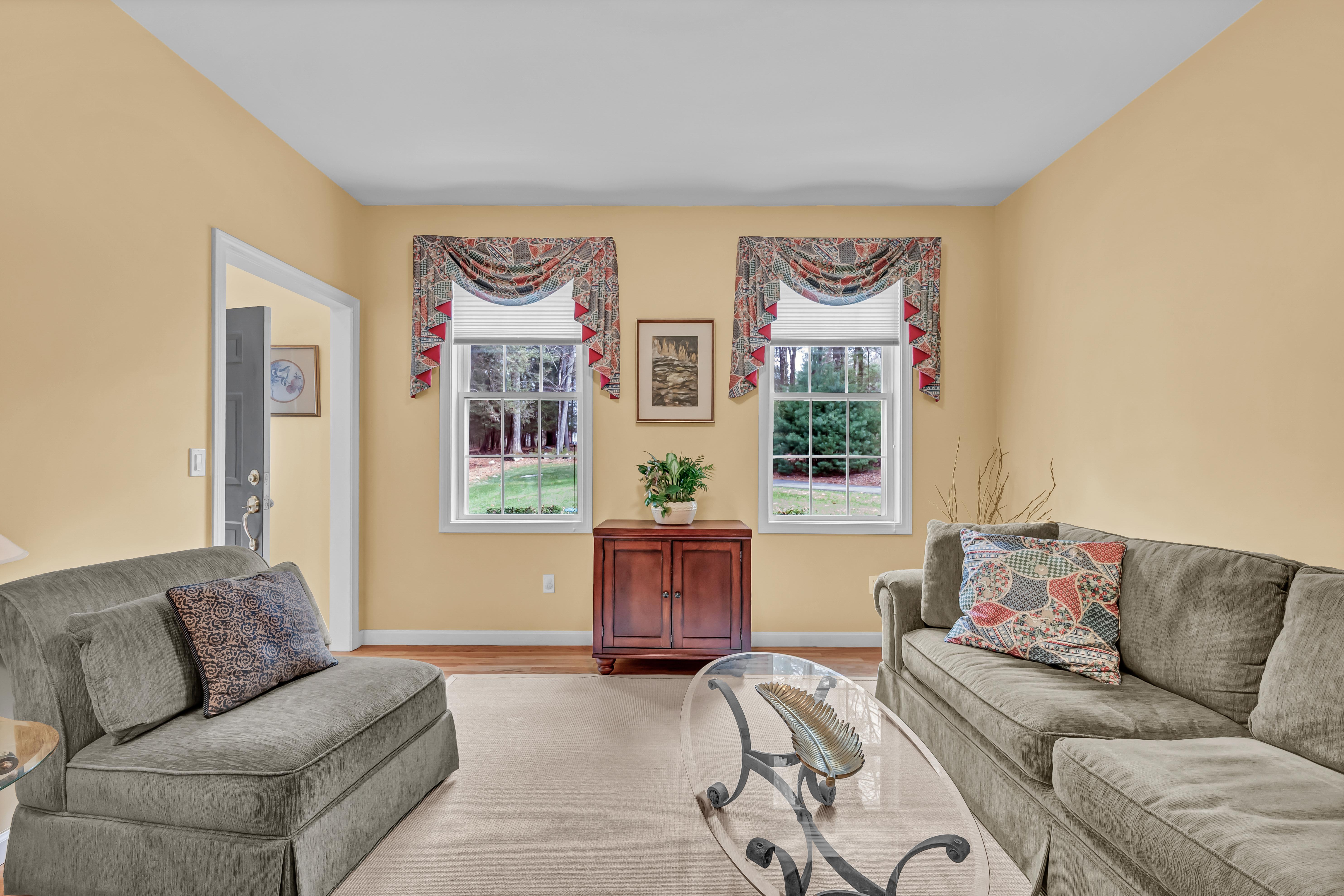  Beautiful Maintained Colonial - 物件實景