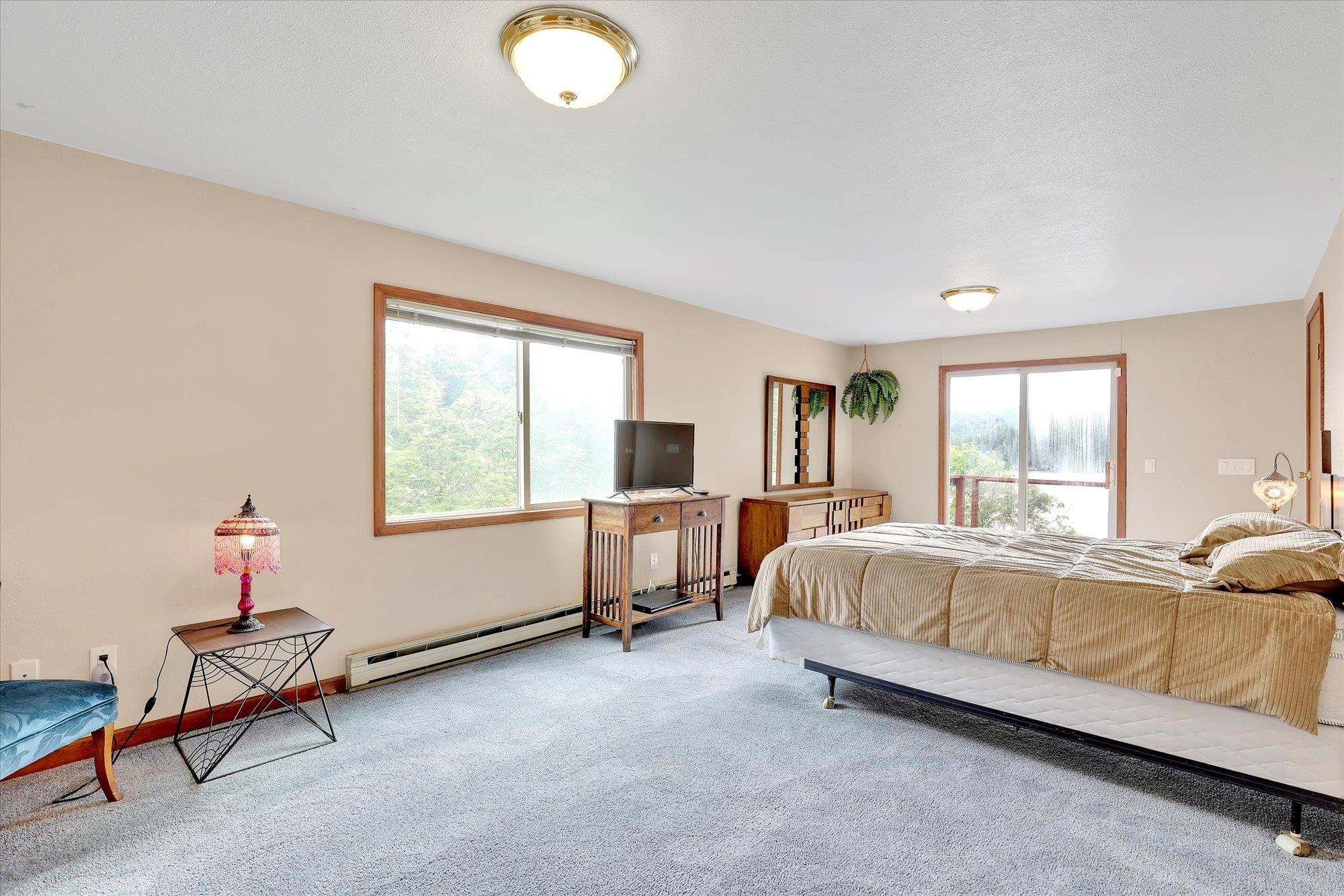 Newman Lake, Washington, 99025, United States, 4 Bedrooms Bedrooms, ,3 BathroomsBathrooms,Residential,For Sale,1929094