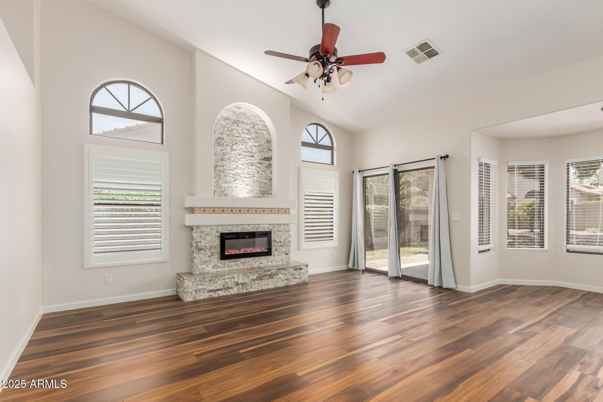 Gilbert, Arizona, 85233, United States, 4 Bedrooms Bedrooms, ,2 BathroomsBathrooms,Residential,For Sale,1983748