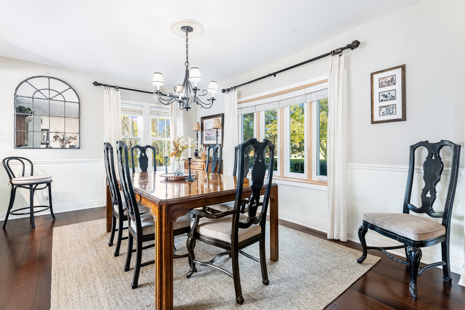 Naperville, Illinois, 60563, United States, 3 Bedrooms Bedrooms, ,3 BathroomsBathrooms,Residential,For Sale,1982481