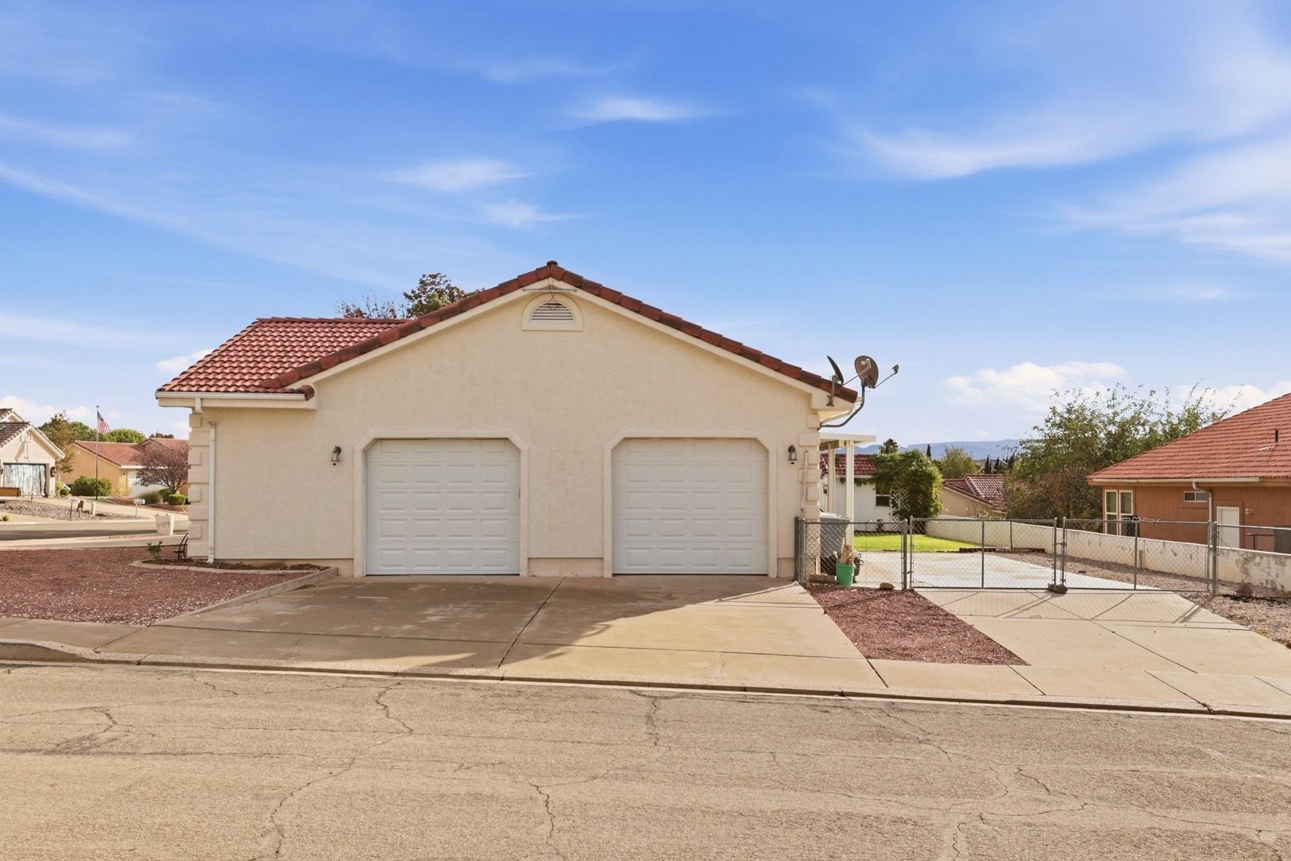  NO HOA 3Bed, 2Bath, 2.5 Car Garage Rv Parking, New Flooring and Paint - 物件實景