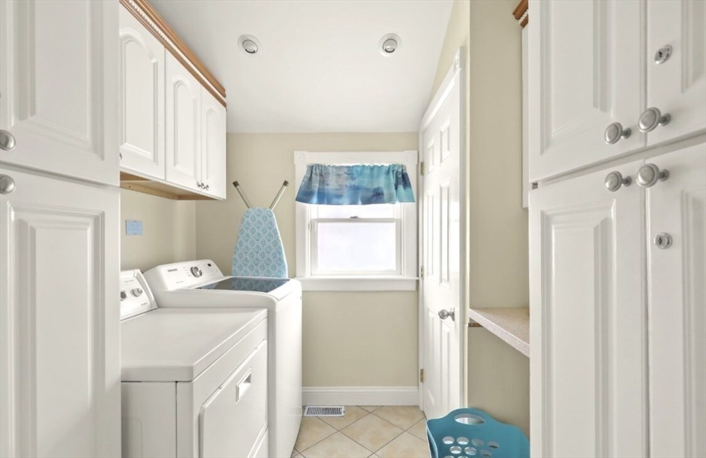 Wareham, Massachusetts, 02558, United States, 3 Bedrooms Bedrooms, ,2 BathroomsBathrooms,Residential,For Sale,1926359