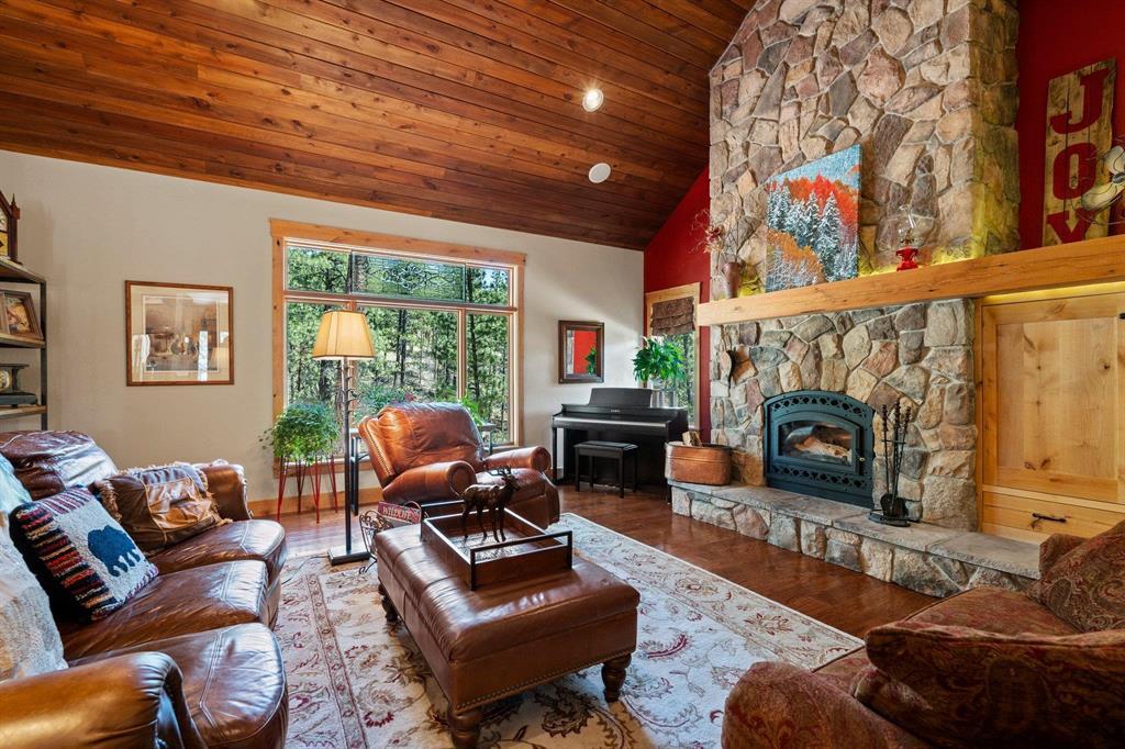 Durango, Colorado, 81301, United States, 4 Bedrooms Bedrooms, ,2 BathroomsBathrooms,Residential,For Sale,1795350
