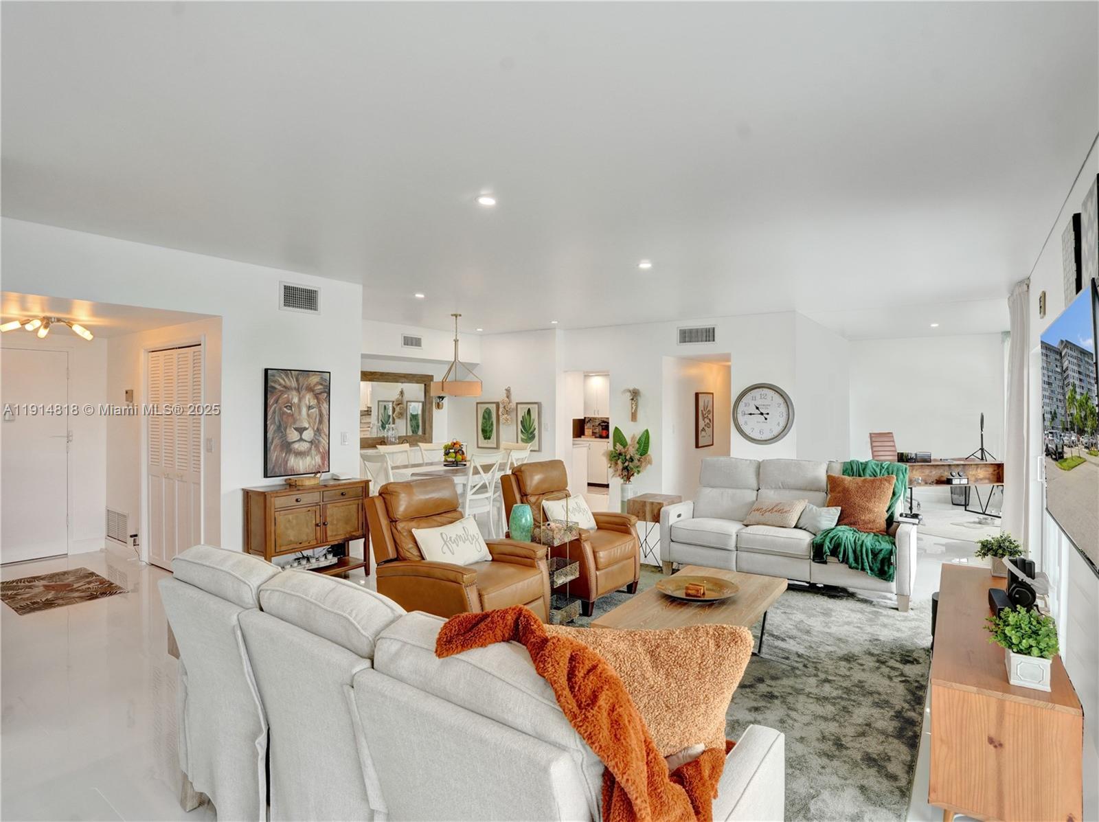 Hollywood, Florida, 33021, United States, 2 Bedrooms Bedrooms, ,3 BathroomsBathrooms,Residential,For Sale,1997464