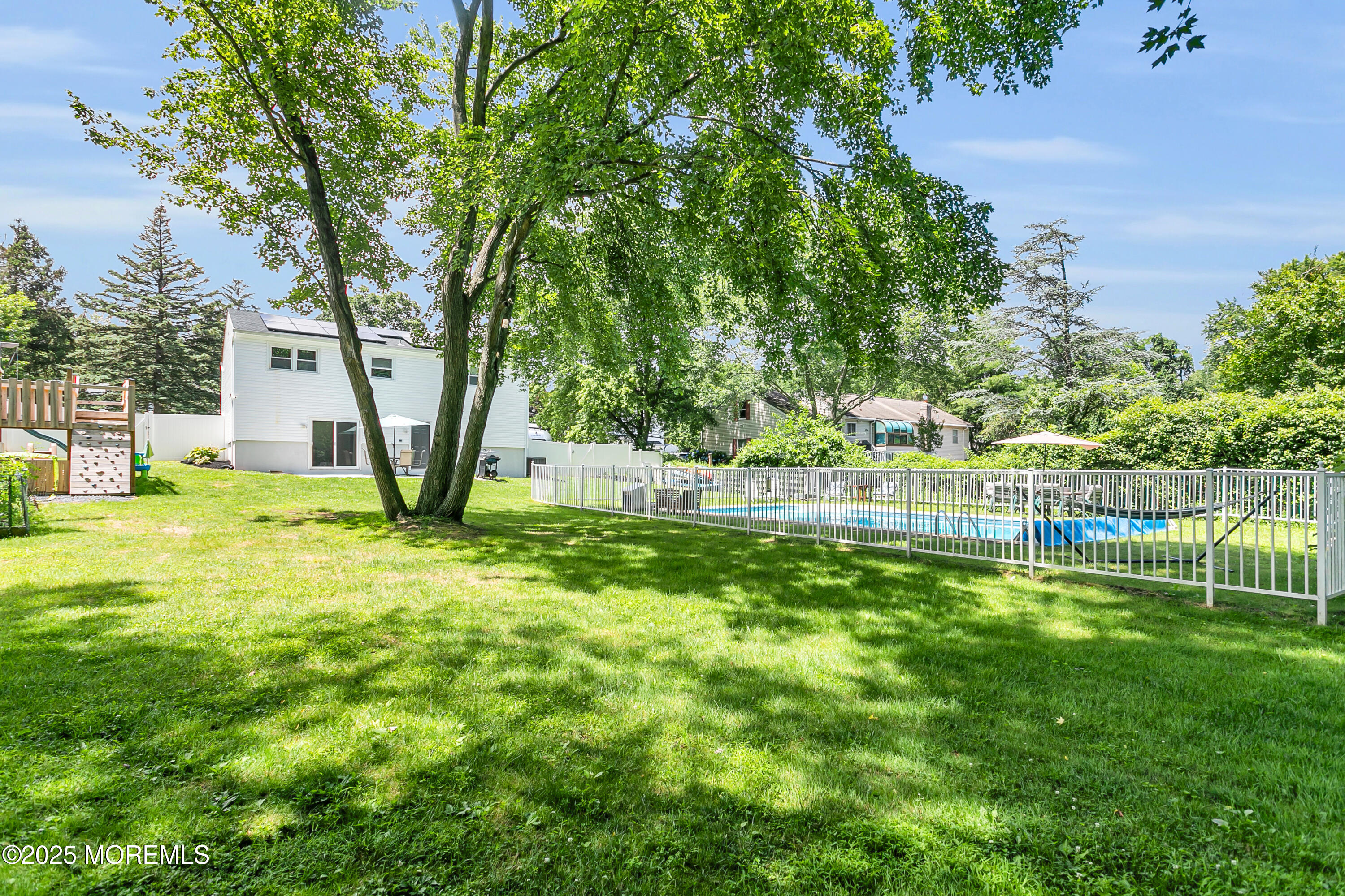 Atlantic Highlands, New Jersey, 07716, United States, 3 Bedrooms Bedrooms, ,2 BathroomsBathrooms,Residential,For Sale,1921380