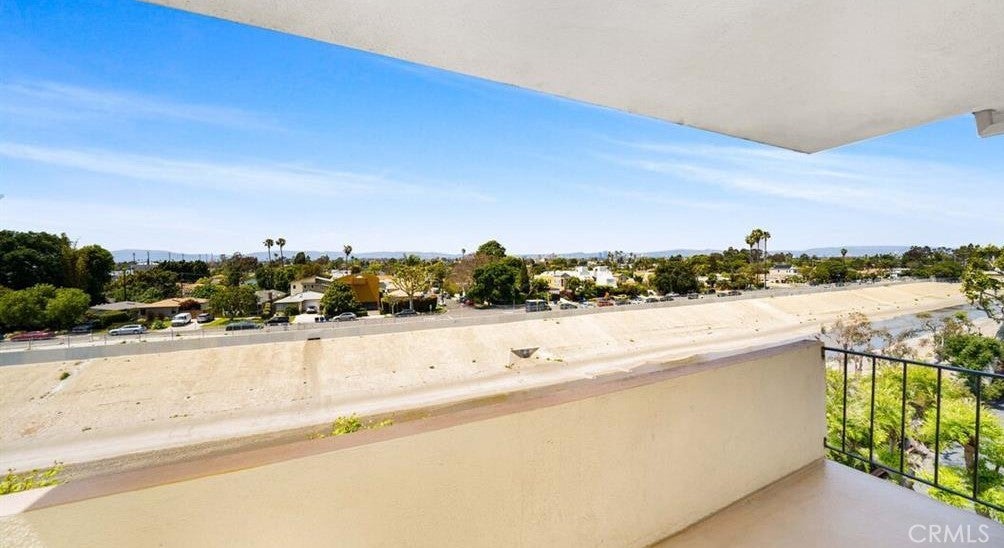 Los Angeles, California, 90066, United States, 1 Bedroom Bedrooms, ,1 BathroomBathrooms,Residential,For Sale,1885382