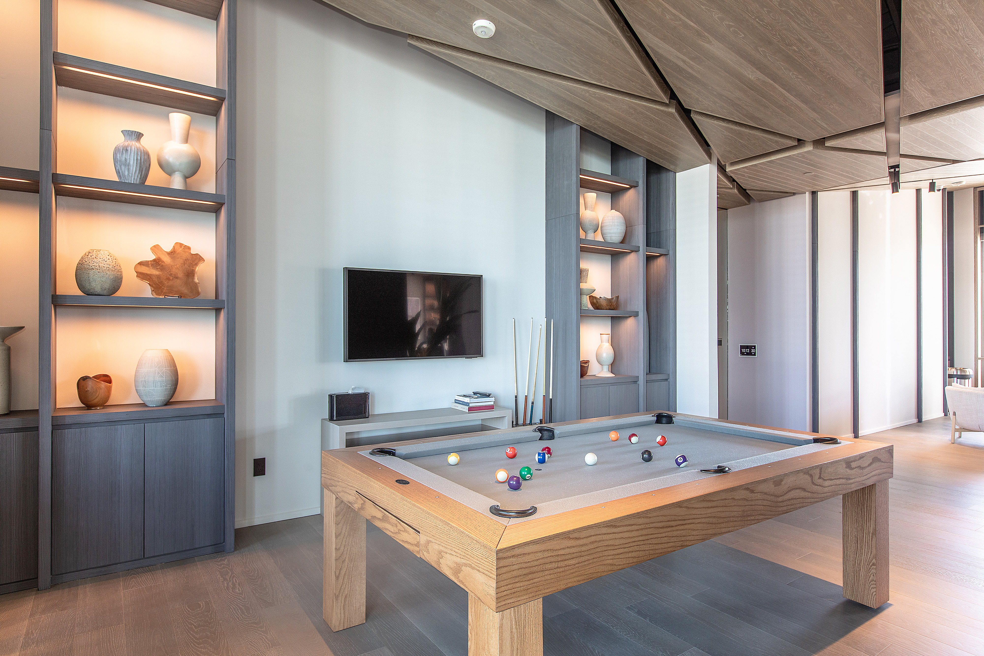 Honolulu, Hawaii, 96814, United States, 2 Bedrooms Bedrooms, ,2 BathroomsBathrooms,Residential,For Sale,1979445