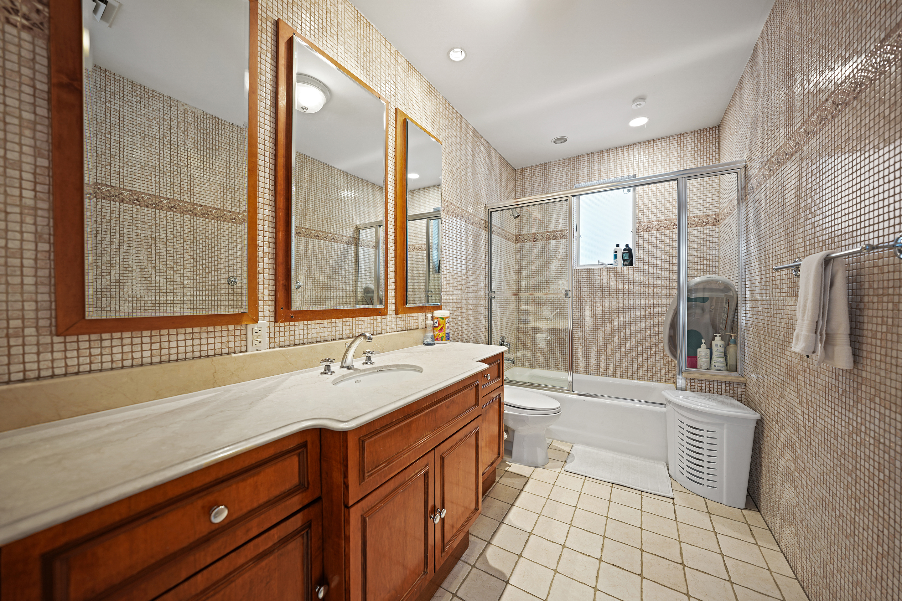 Brooklyn, New York, 11230, United States, 6 Bedrooms Bedrooms, ,5 BathroomsBathrooms,Residential,For Sale,1780771