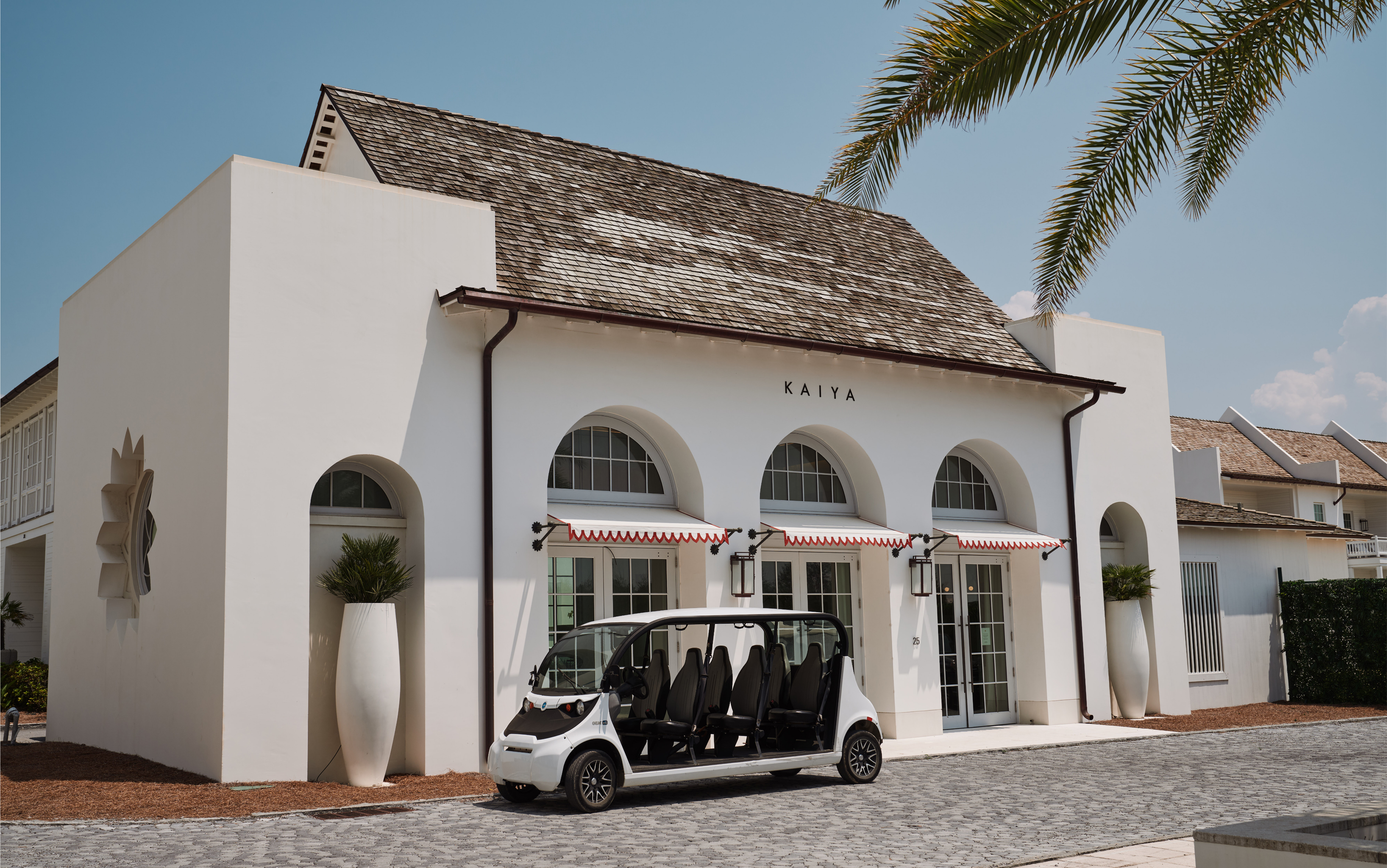  Architectural Gem With Pool And Carriage House - 物件實景