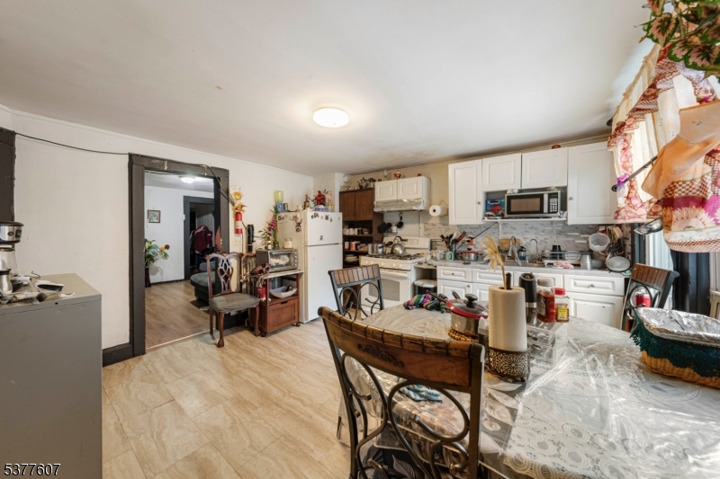 Plainfield City, New Jersey, 07060, United States, 8 Bedrooms Bedrooms, ,5 BathroomsBathrooms,Residential,For Sale,1933481