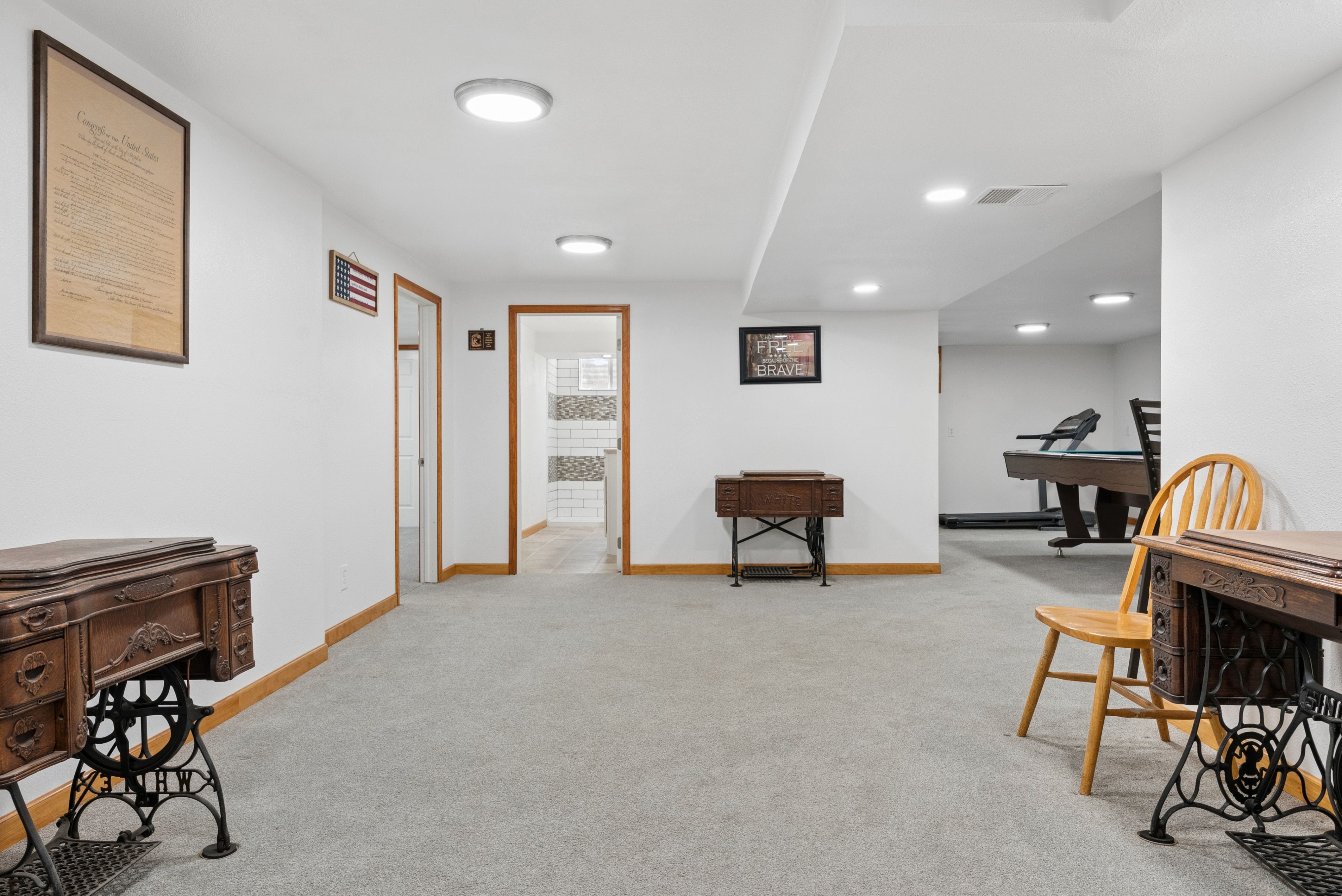  Charming and Well Maintained Home on a Large Corner Lot - 物件實景
