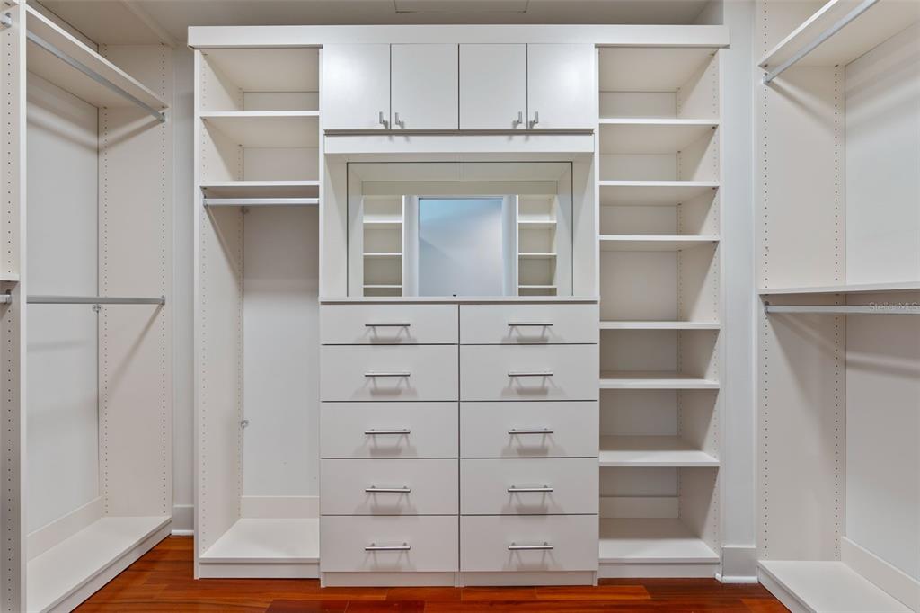 Orlando, Florida, 32801, United States, 2 Bedrooms Bedrooms, ,2 BathroomsBathrooms,Residential,For Sale,1987593