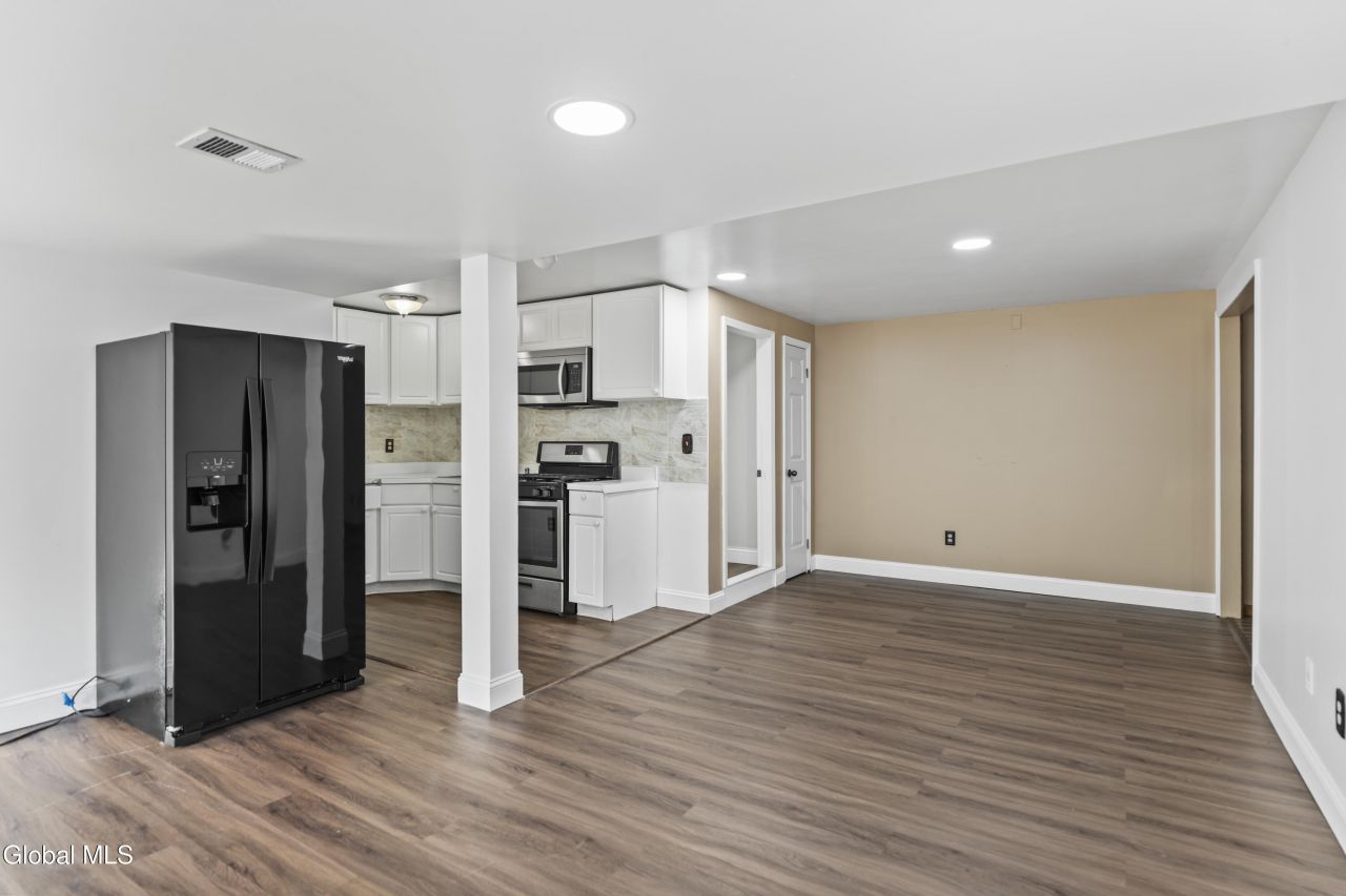 Niskayuna, New York, 12309, United States, 6 Bedrooms Bedrooms, ,4 BathroomsBathrooms,Residential,For Sale,1906999