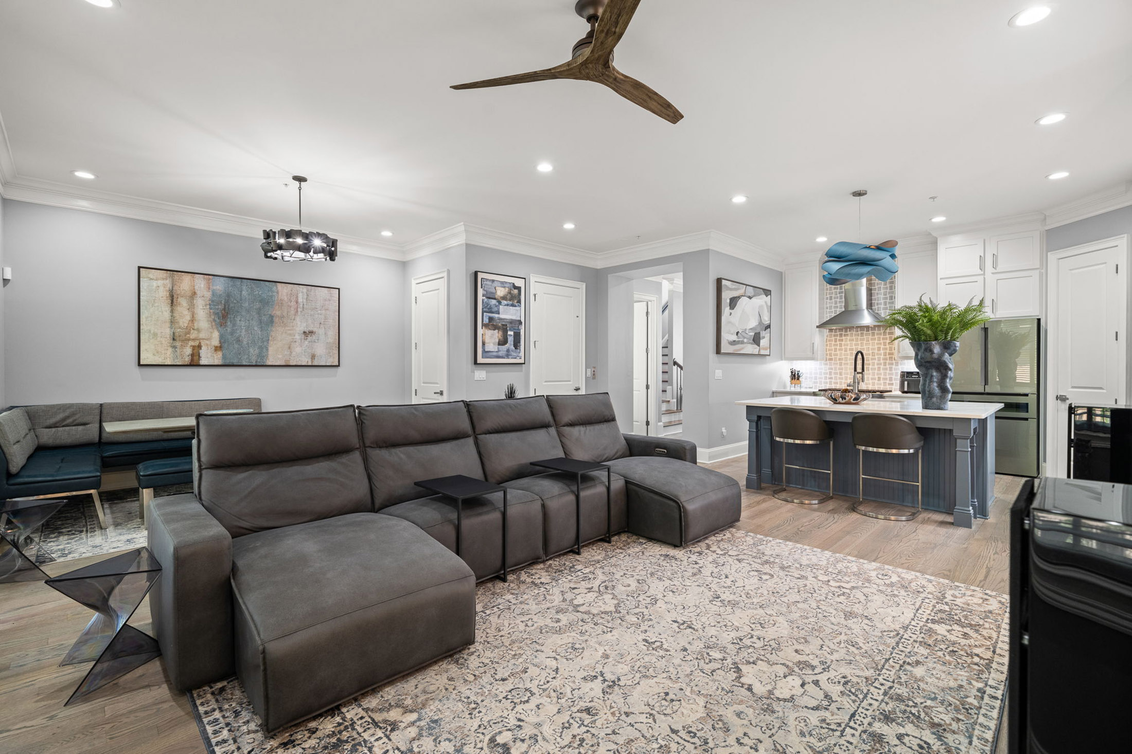  Exceptional Four Level European-inspired Townhome - 物件實景