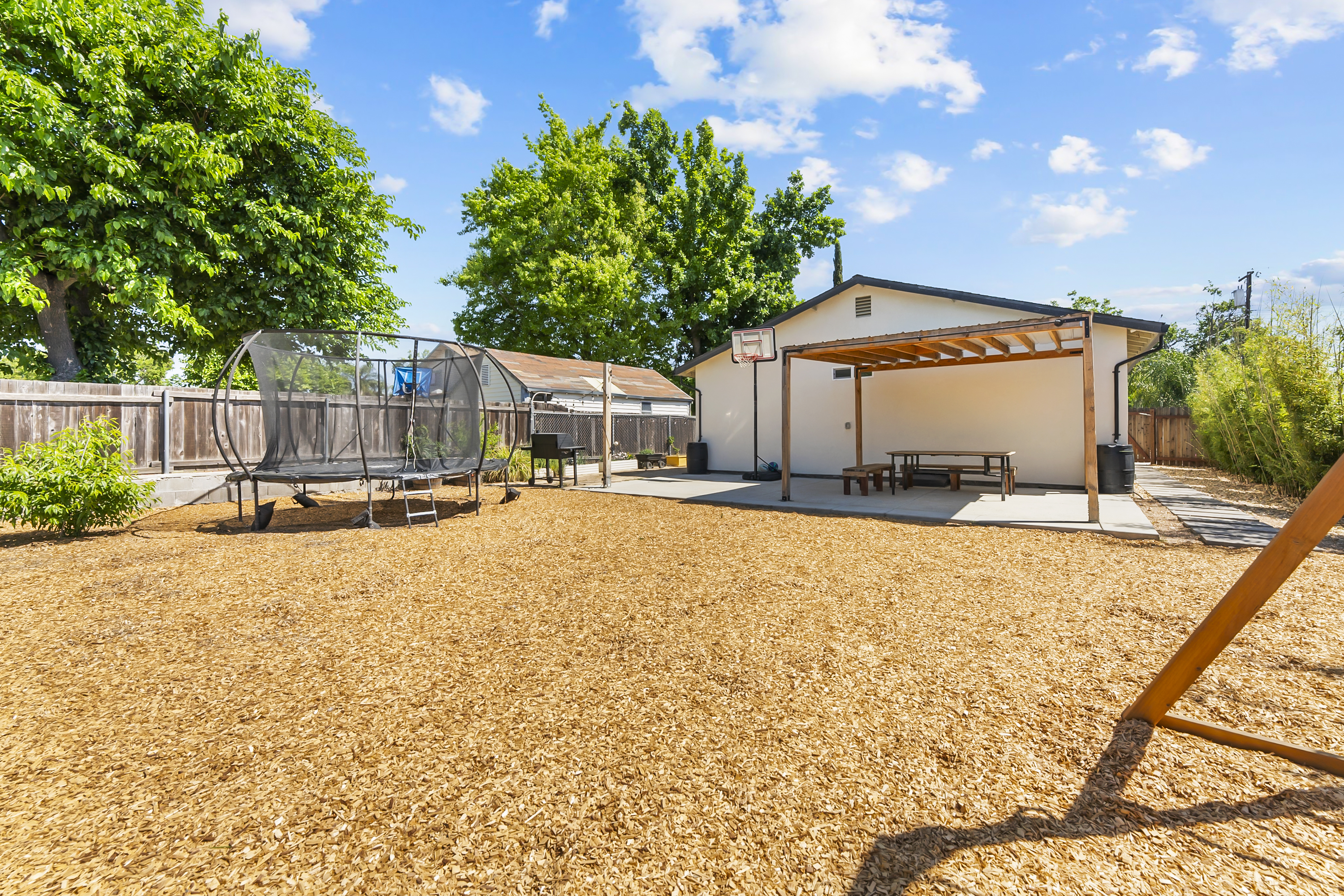  5060 Mendocino Boulevard, Sacramento, CA 95820 - 物件實景