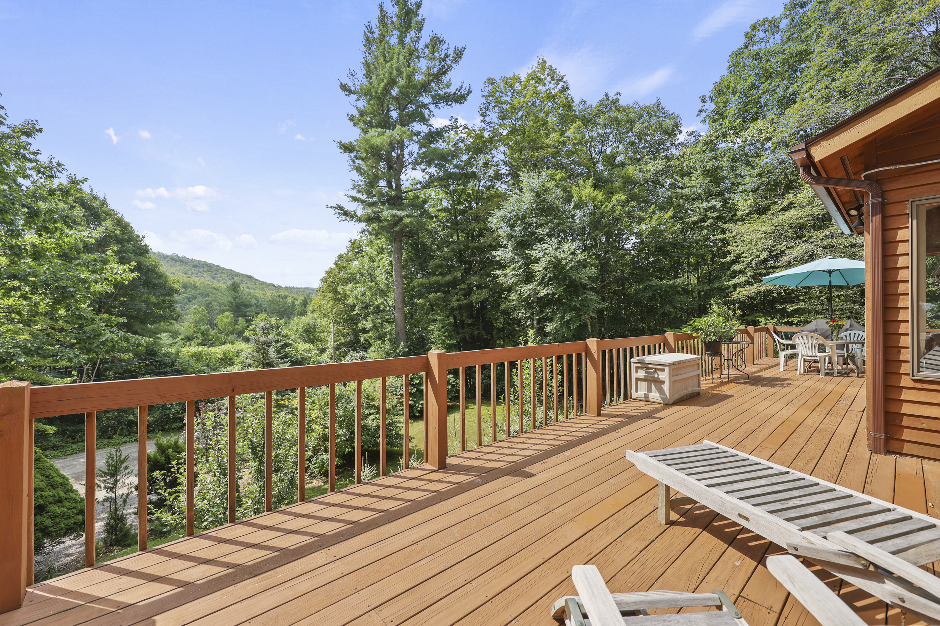  BUCOLIC COUNTRY SANCTUARY WITH MAJESTIC STONE FIREPLACE & DISTANT VIEWS - 物件實景