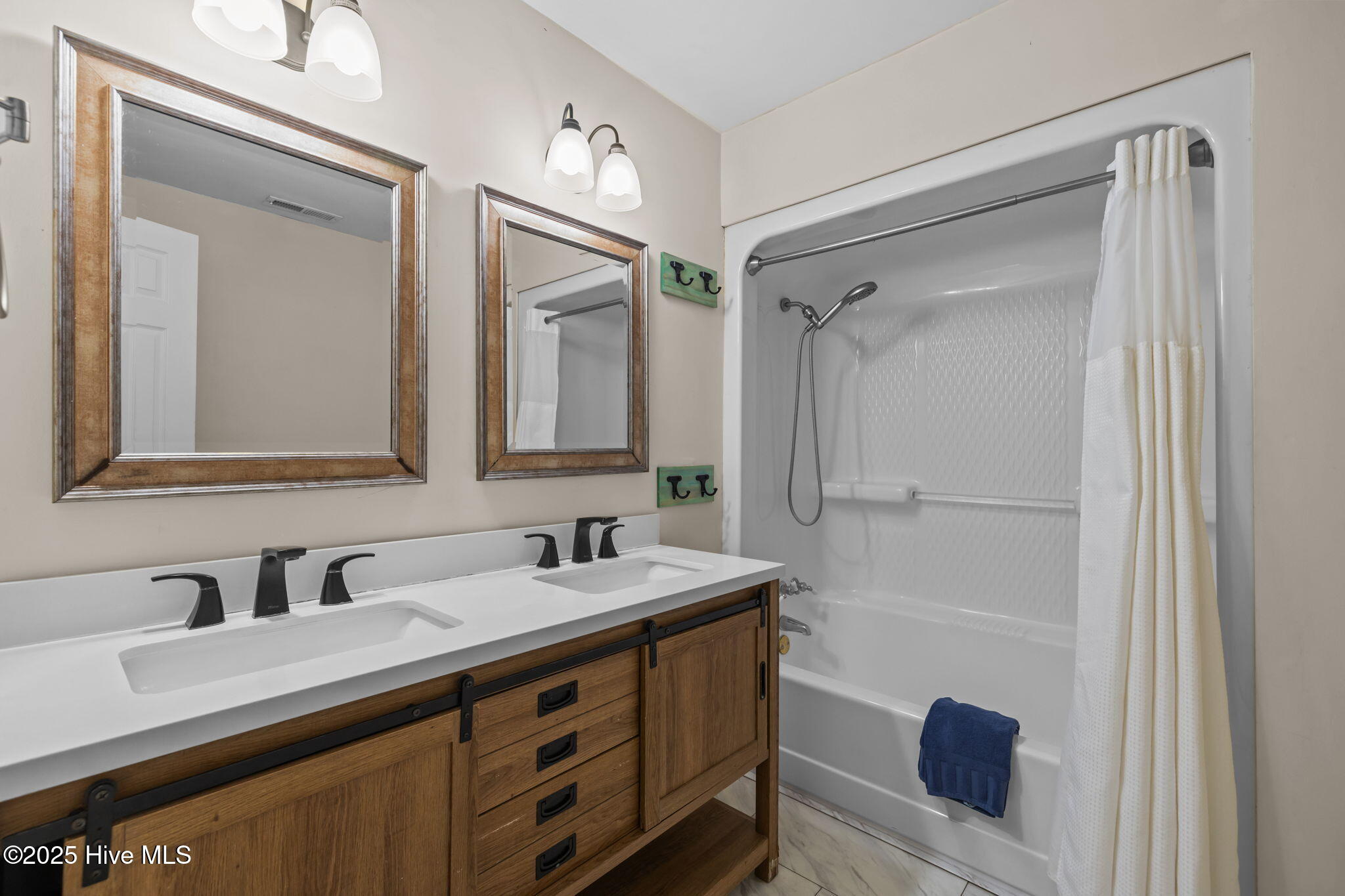 Beaufort, North Carolina, 28516, United States, 3 Bedrooms Bedrooms, ,2 BathroomsBathrooms,Residential,For Sale,1994463