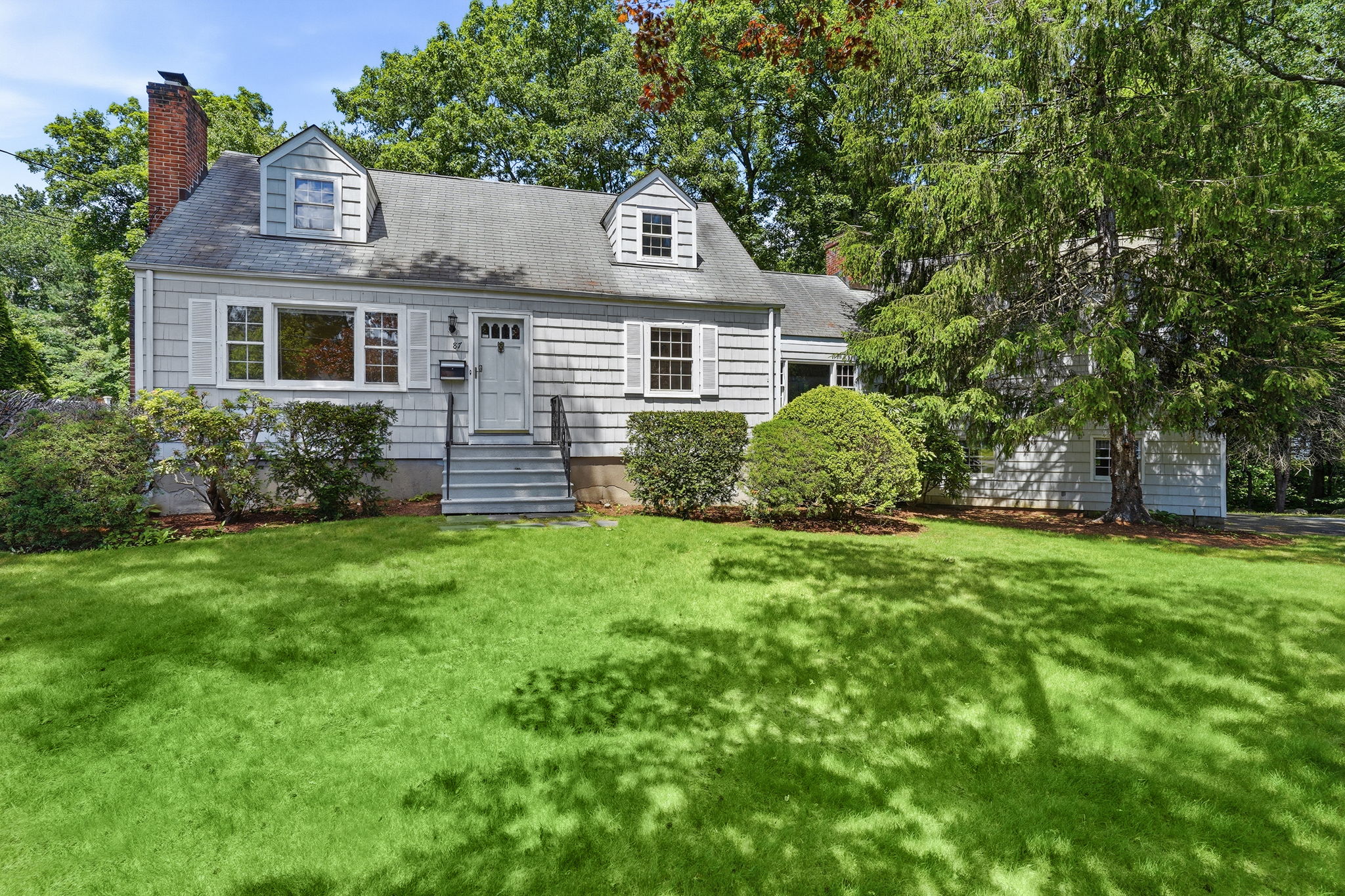  Charming & Versatile Cape Cod in Convenient Newfield - 物件實景