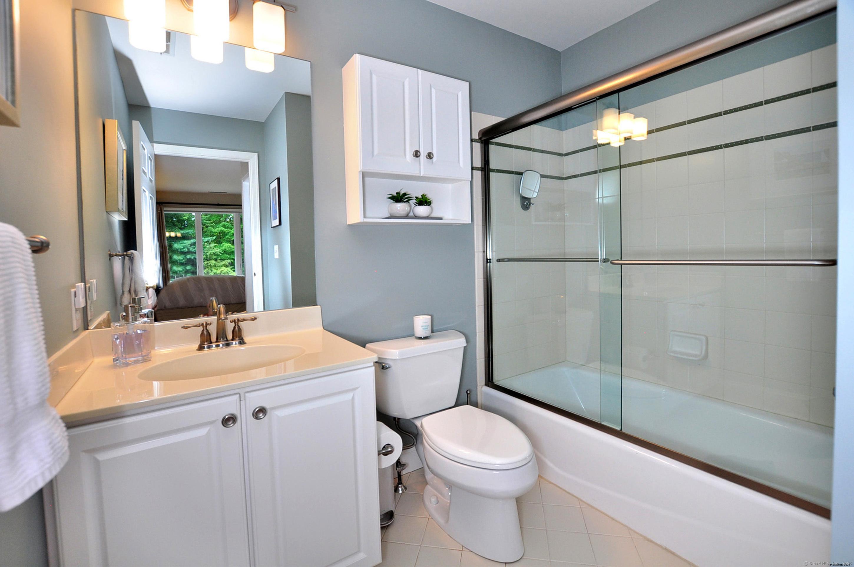 Avon, Connecticut, 06001, United States, 2 Bedrooms Bedrooms, ,4 BathroomsBathrooms,Residential,For Sale,1910555