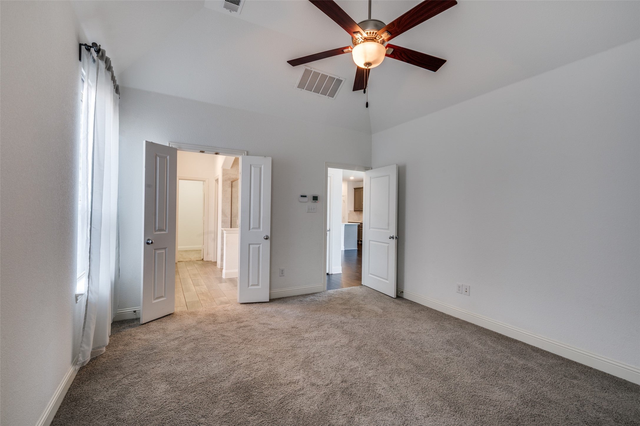 Arlington, Texas, 76005, United States, 3 Bedrooms Bedrooms, ,3 BathroomsBathrooms,Residential,For Sale,1977592