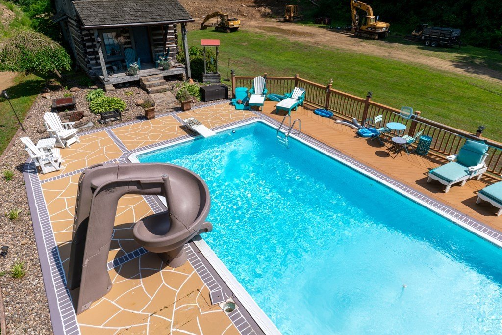 Prestonsburg, Kentucky, 41653, United States, 4 Bedrooms Bedrooms, ,5 BathroomsBathrooms,Residential,For Sale,2048061