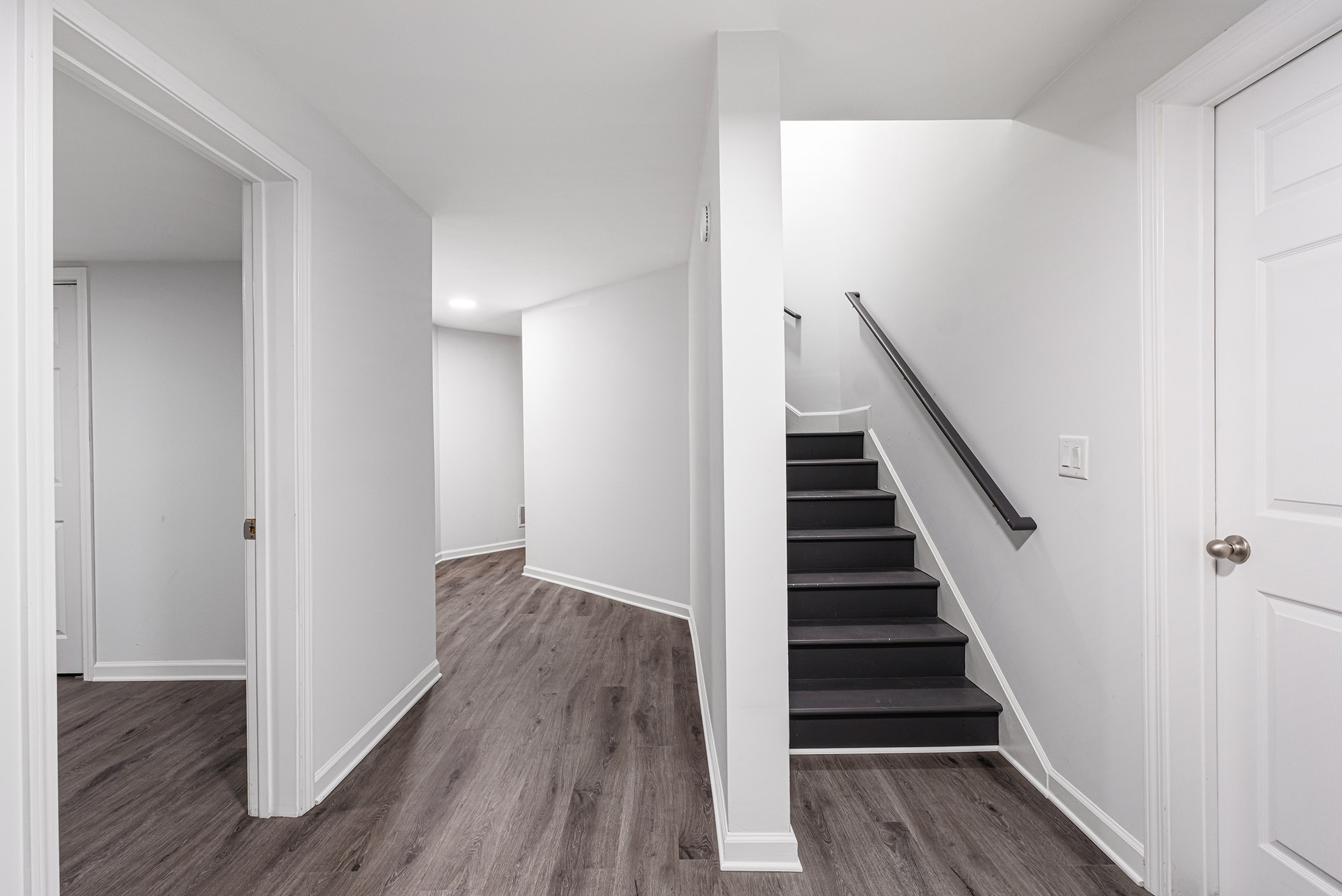  Situated on a Lush, Professionally Landscaped, Flat Lot - 物件實景