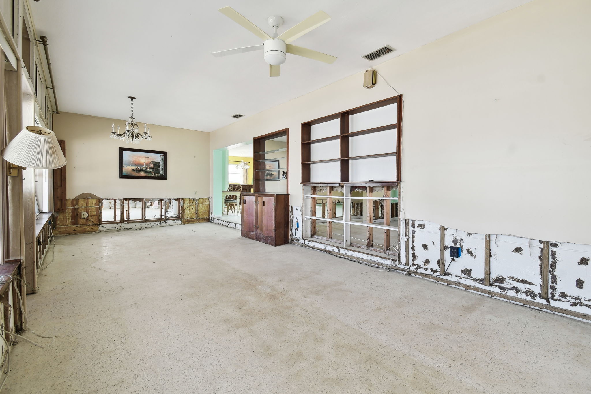 Madeira Beach, Florida, 33708, United States, 3 Bedrooms Bedrooms, ,2 BathroomsBathrooms,Residential,For Sale,1943278