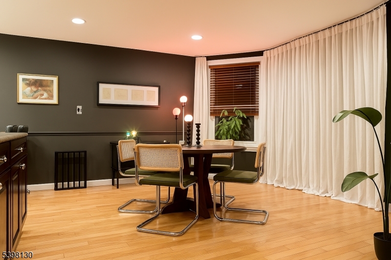 Clifton City, New Jersey, 07013, United States, 2 Bedrooms Bedrooms, ,2 BathroomsBathrooms,Residential,For Sale,1995655