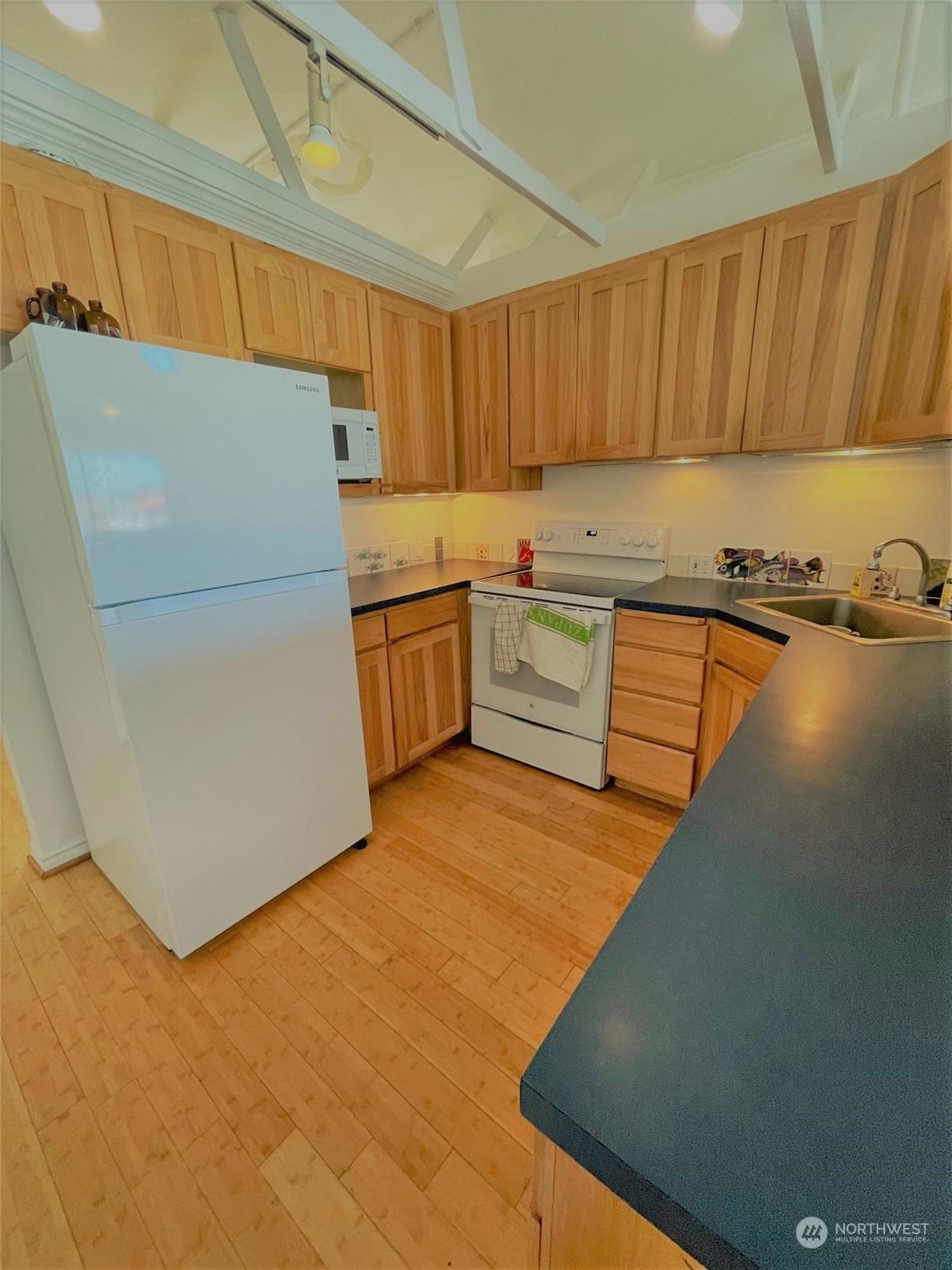 2420 WESTLAKE AVENUE N 5, SEATTLE, Washington, 98109, United States, 1 Bedroom Bedrooms, ,1 BathroomBathrooms,Residential,For Sale,2420 WESTLAKE AVENUE N 5,1612313