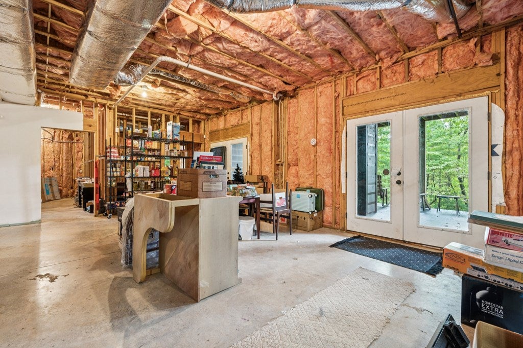 Ellijay, Georgia, 30540, United States, 3 Bedrooms Bedrooms, ,4 BathroomsBathrooms,Residential,For Sale,1952402