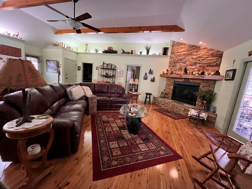 East Ellijay, Georgia, 30540, United States, 2 Bedrooms Bedrooms, ,3 BathroomsBathrooms,Residential,For Sale,1859127