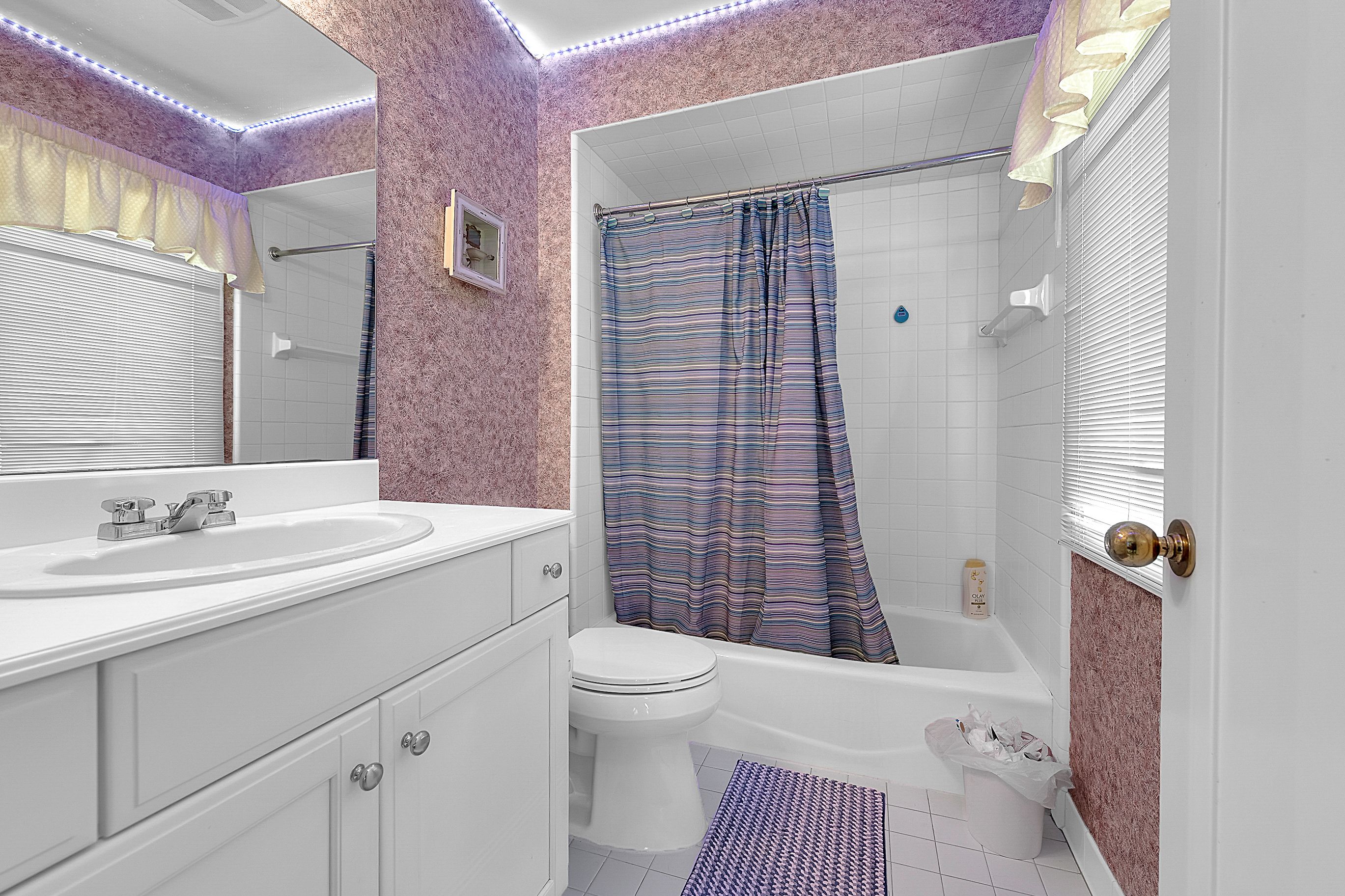 8 Gleneagles Court, Dearborn, Michigan, 48120, United States, 3 Bedrooms Bedrooms, ,5 BathroomsBathrooms,Residential,For Sale,8 Gleneagles Court,1542213