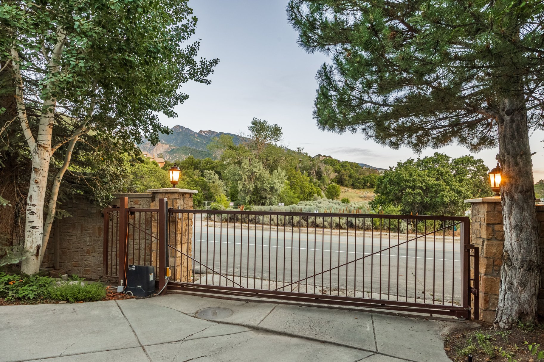  Private Gated Cottonwood Heights Retreat With Seasonal Stream & Mountain views - 物件實景