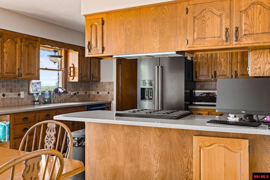 Gainesville, Missouri, 65655, United States, 4 Bedrooms Bedrooms, ,3 BathroomsBathrooms,Residential,For Sale,1979779