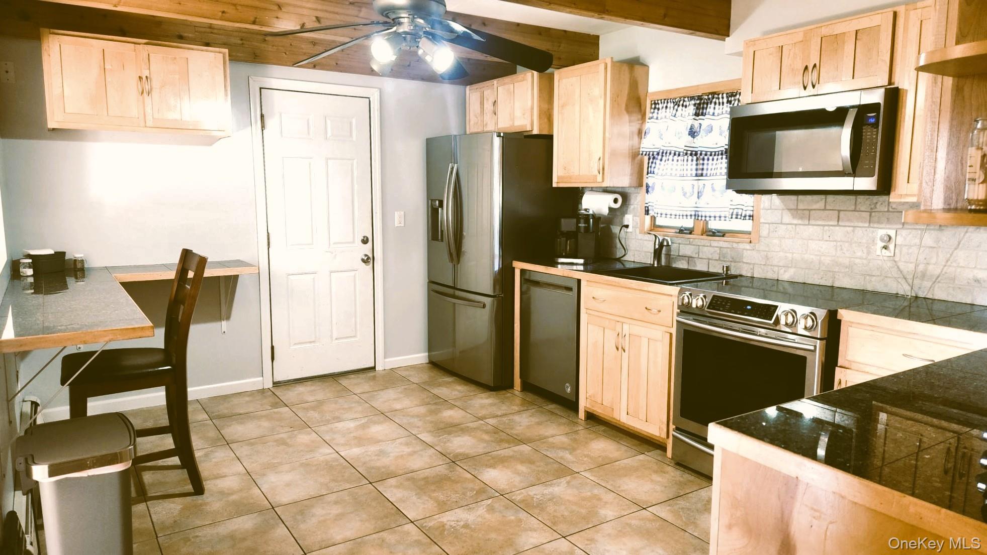 Ronkonkoma, New York, 11779, United States, 4 Bedrooms Bedrooms, ,3 BathroomsBathrooms,Residential,For Sale,1987838