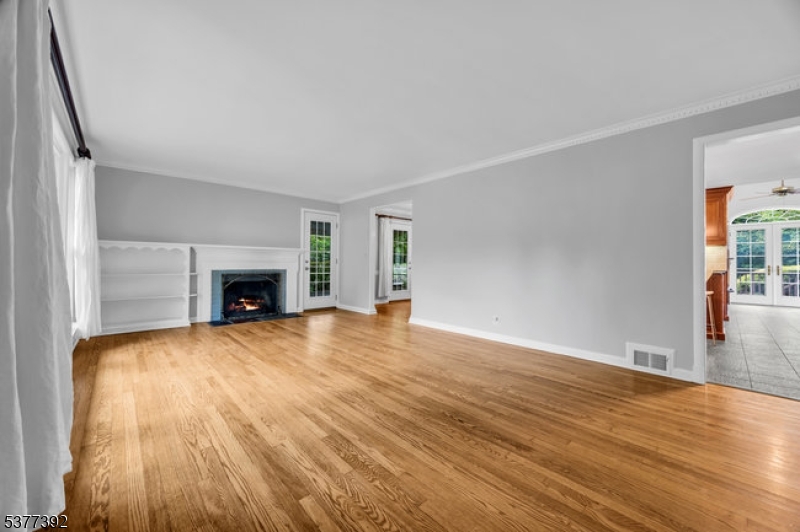 Chatham Twp., New Jersey, 07928, United States, 4 Bedrooms Bedrooms, ,3 BathroomsBathrooms,Residential,For Sale,1926166