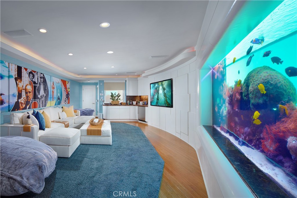 Newport Beach, California, 92661, United States, 7 Bedrooms Bedrooms, ,11 BathroomsBathrooms,Residential,For Sale,1877101