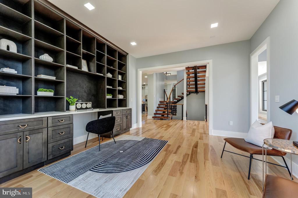 Herndon, Virginia, 20170, United States, 6 Bedrooms Bedrooms, ,6 BathroomsBathrooms,Residential,For Sale,1941281