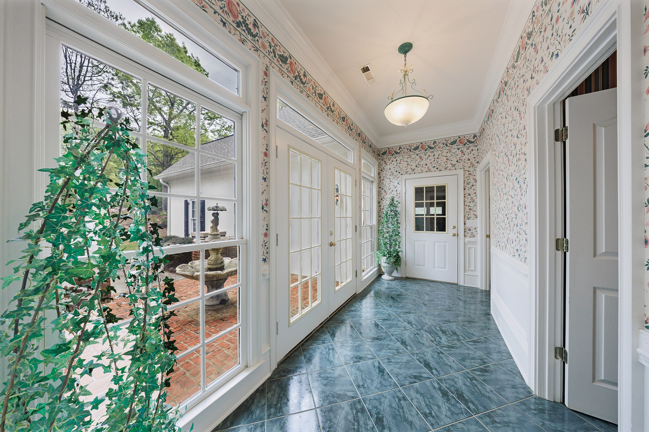  A Rare Opportunity to Own a Developer-Designed Lakefront Estate - 物件實景