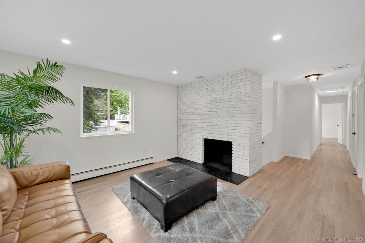 Milford, Connecticut, 06461, United States, 4 Bedrooms Bedrooms, ,3 BathroomsBathrooms,Residential,For Sale,1932741