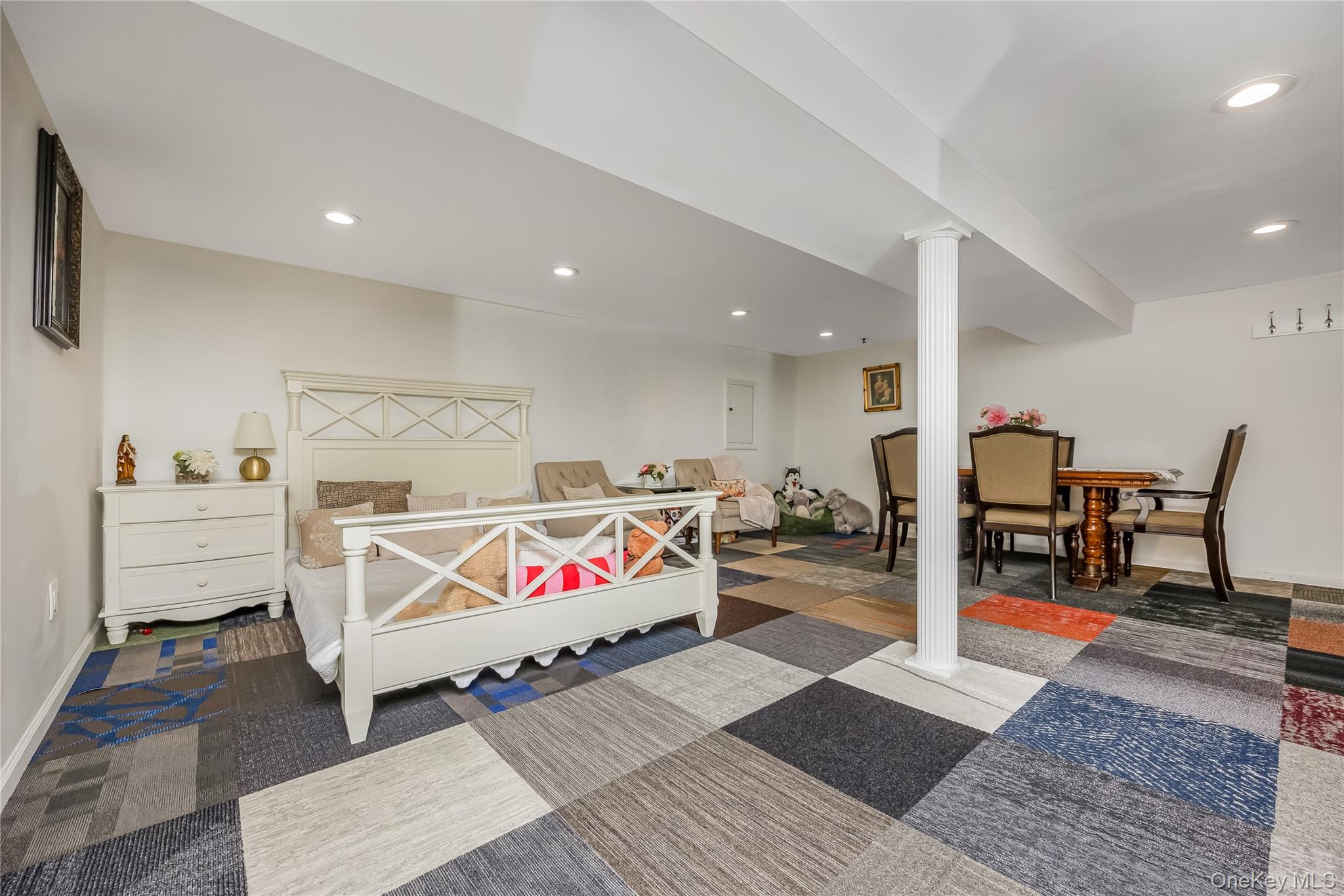 Farmingdale, New York, 11735, United States, 4 Bedrooms Bedrooms, ,3 BathroomsBathrooms,Residential,For Sale,1942122