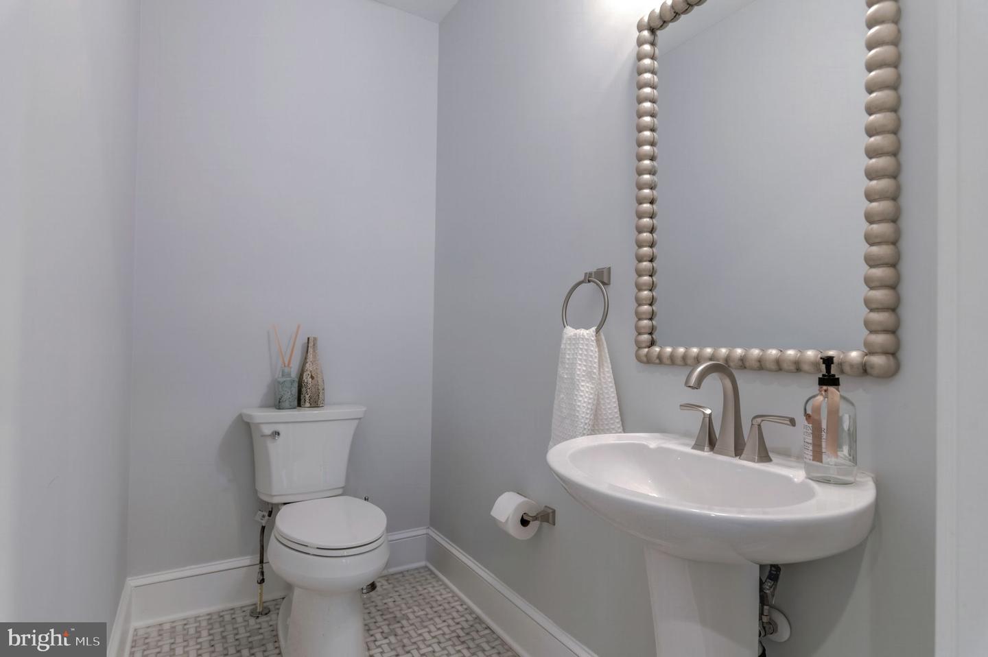 Fairfax, Virginia, 22030, United States, 6 Bedrooms Bedrooms, ,7 BathroomsBathrooms,Residential,For Sale,1997396